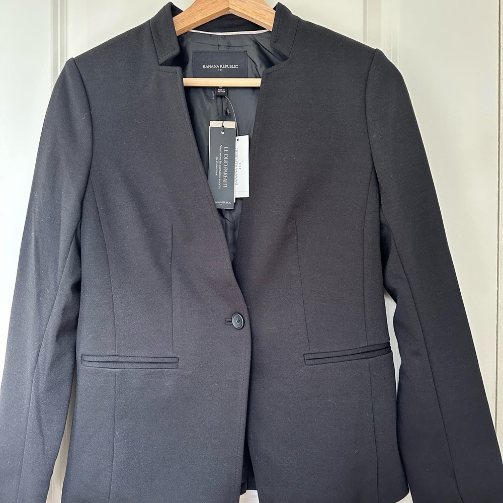 NWT! Banana Republic Women's Elegant Black Suit Jacket 💼